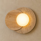 Applique murale sculpturale en travertin, bois et verre dépoli