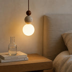 Suspension grappe de boules en travertin, accent bois, LED incluse