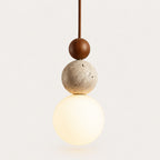 Suspension grappe de boules en travertin, accent bois, LED incluse